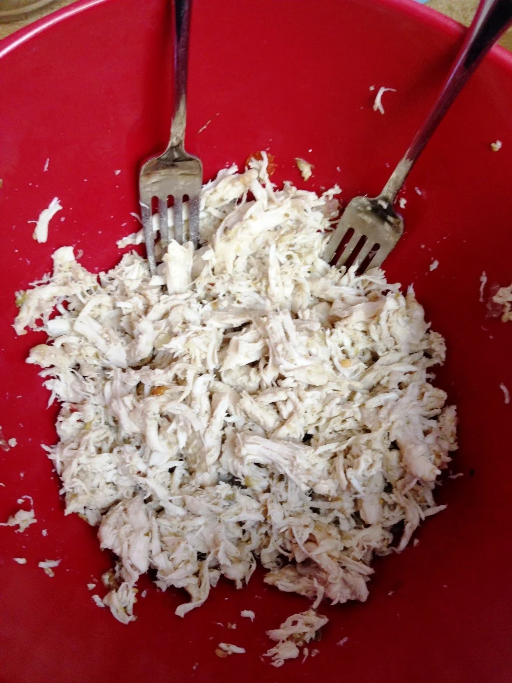 Easy Shredded Salsa Verde Slow cooker Chicken