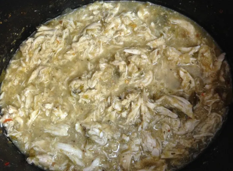Shredded Salsa Verde Slow cooker Chicken recipe on Splendry
