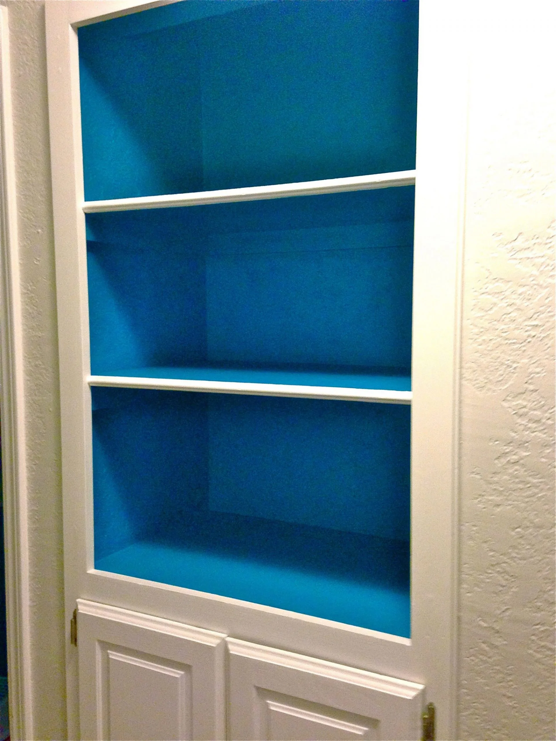 DIY Bookshelf Makeover Caribbean