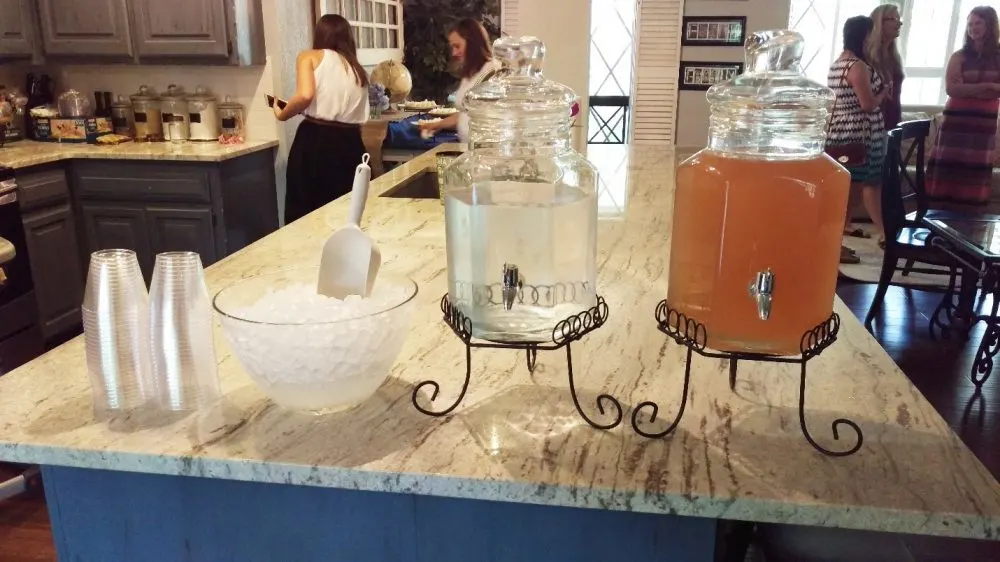 How to Throw a Baby Shower drink station