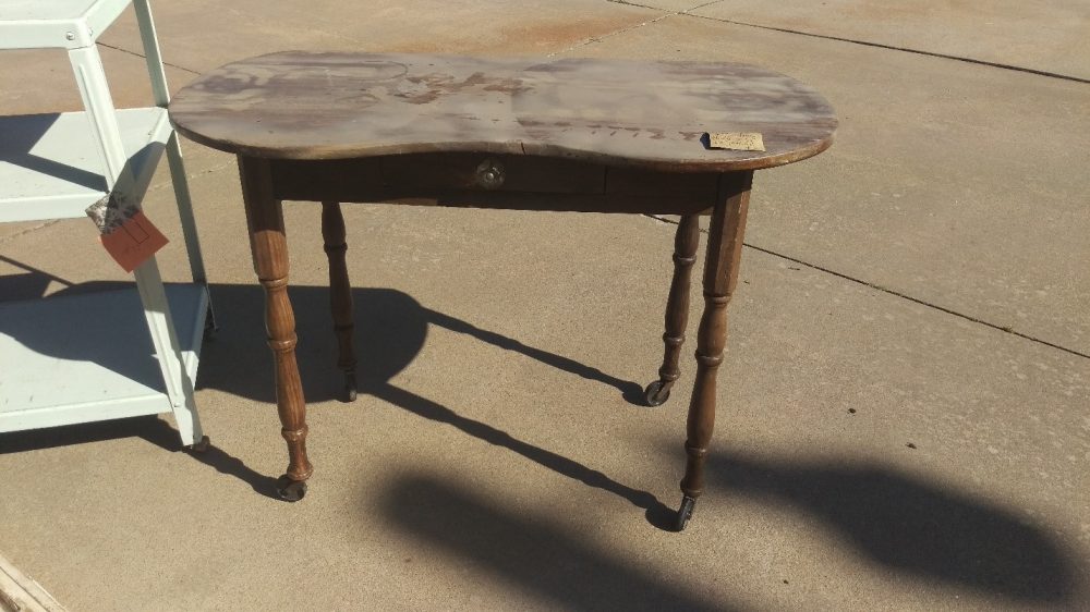 Spray Painting Furniture table from flea market