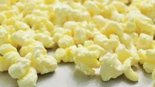 A recipe for Almond Bark Puffcorn on Splendry