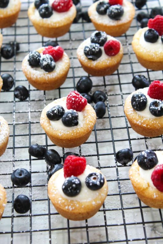 Berry and Cream Cheese Cookie Cups - 4th of July Desserts on Splendry
